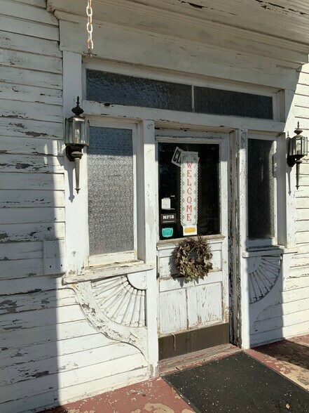 More Photos Of 21 E Jarman St, Hazlehurst Shelter For Sale