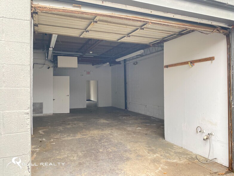 More Photos Of 5891 New Peachtree Rd, Doraville Warehouse For Lease