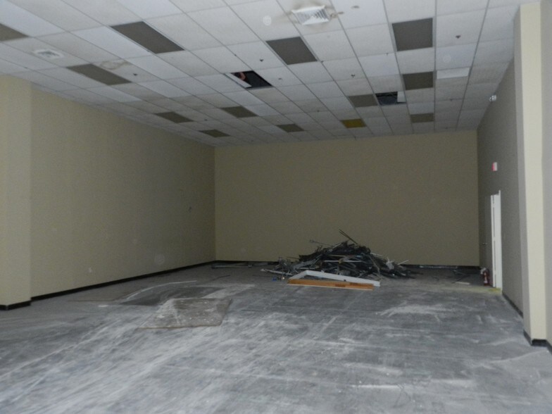 More Photos Of 13801-13807 NW 4th St, Sunrise Warehouse For Lease