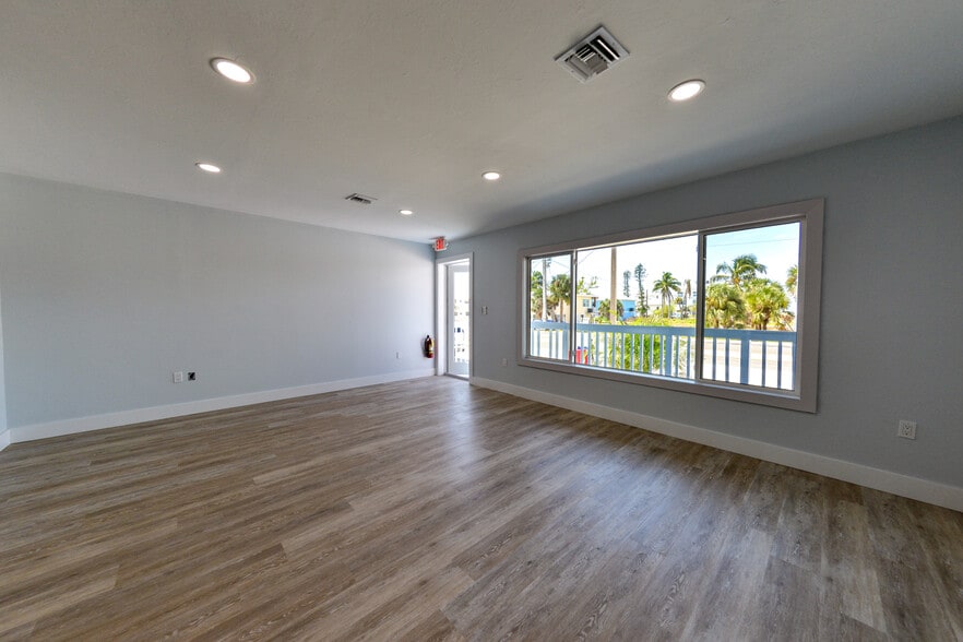 More Photos Of 6035 Estero Blvd, Fort Myers Office For Lease