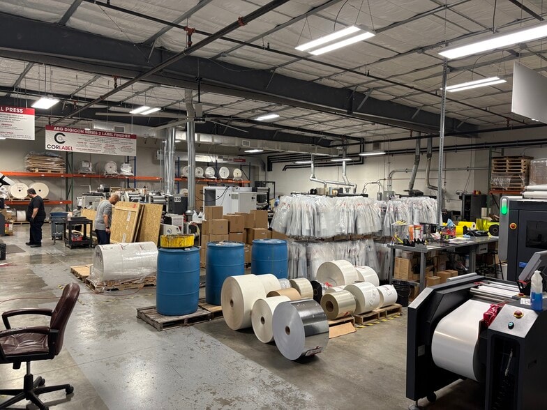 More Photos Of 901 S Charles Richard Beall Blvd, Debary Warehouse For Lease