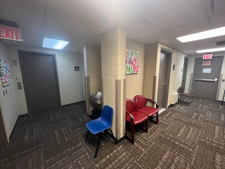 More Photos Of 60 E Warren Ave, Detroit Medical For Lease