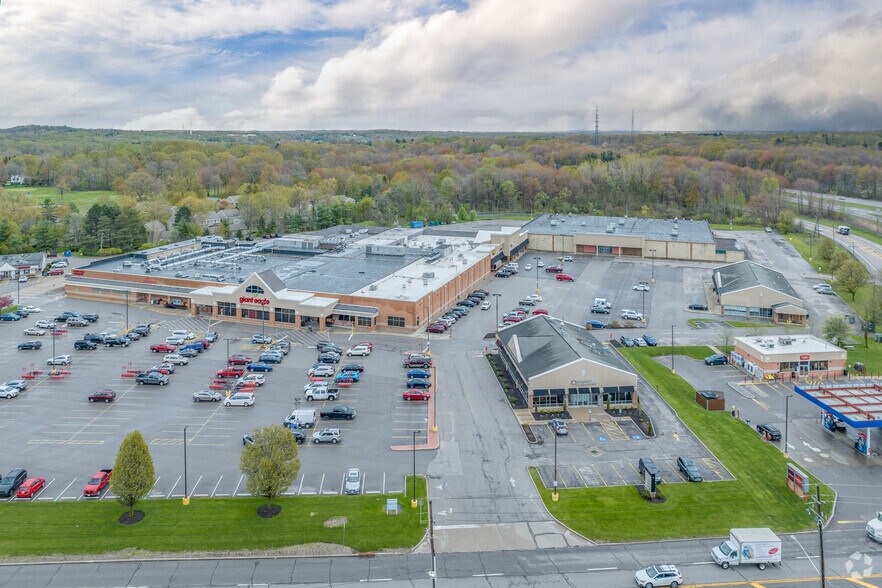 More Photos Of 8535 Tanglewood Sq, Chagrin Falls Unknown For Lease