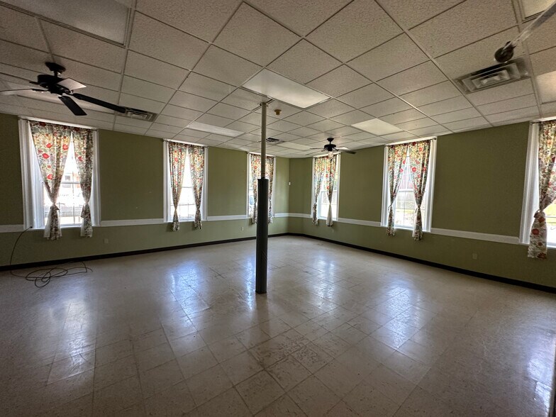 More Photos Of 314 Park St, Fulton Office For Sale