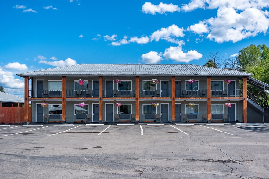 More Photos Of 31901 US Highway 2, Libby Hotel For Sale