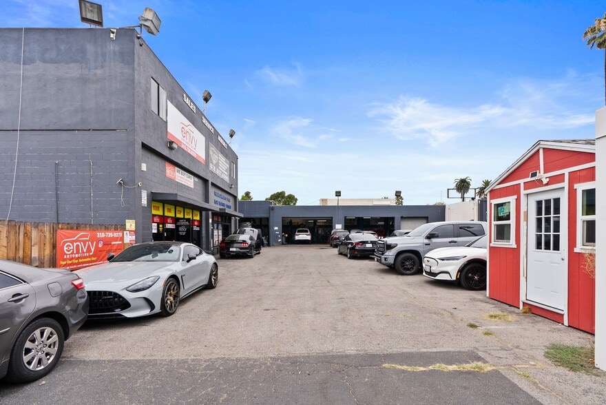 More Photos Of , Canoga Park General Retail For Sale