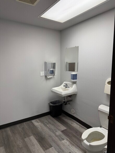 More Photos Of 16417-16441 Berwyn Rd, Cerritos Warehouse For Lease