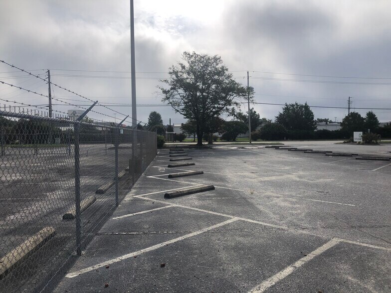 More Photos Of 1530 Hooker Rd, Greenville Freestanding For Lease