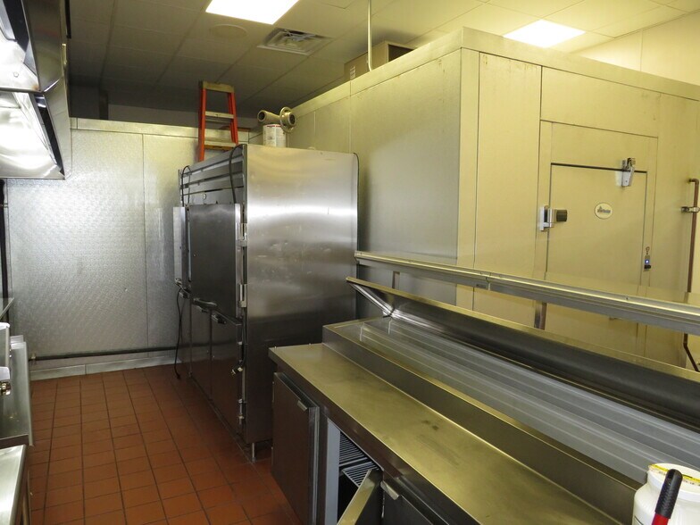 More Photos Of 403 S Main St, Wilmington Freestanding For Sale