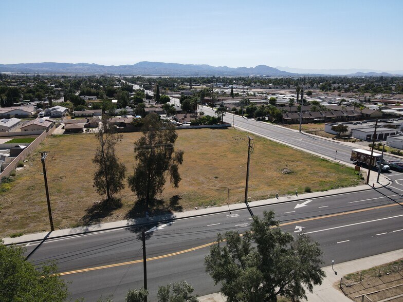 More Photos Of 6909 Victoria Ave, Highland General Retail For Lease