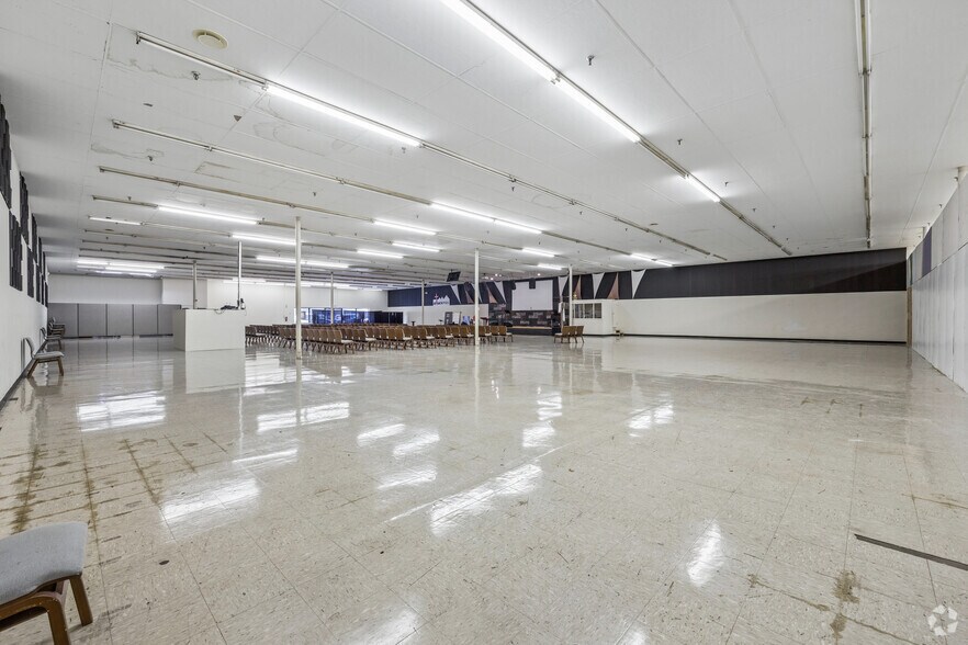 More Photos Of 3200 Roosevelt Blvd, Middletown Unknown For Lease