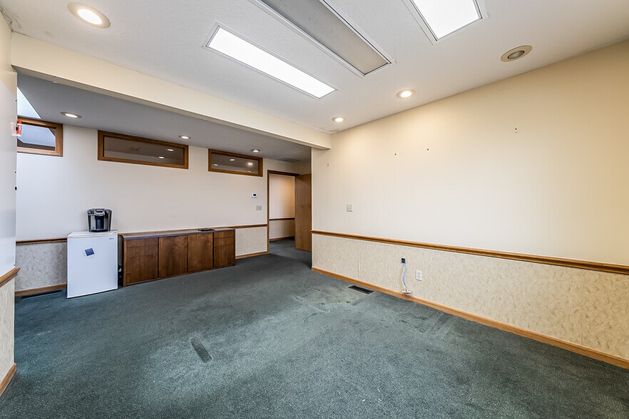 More Photos Of 4259 Lake Rd, Lorain Office For Sale