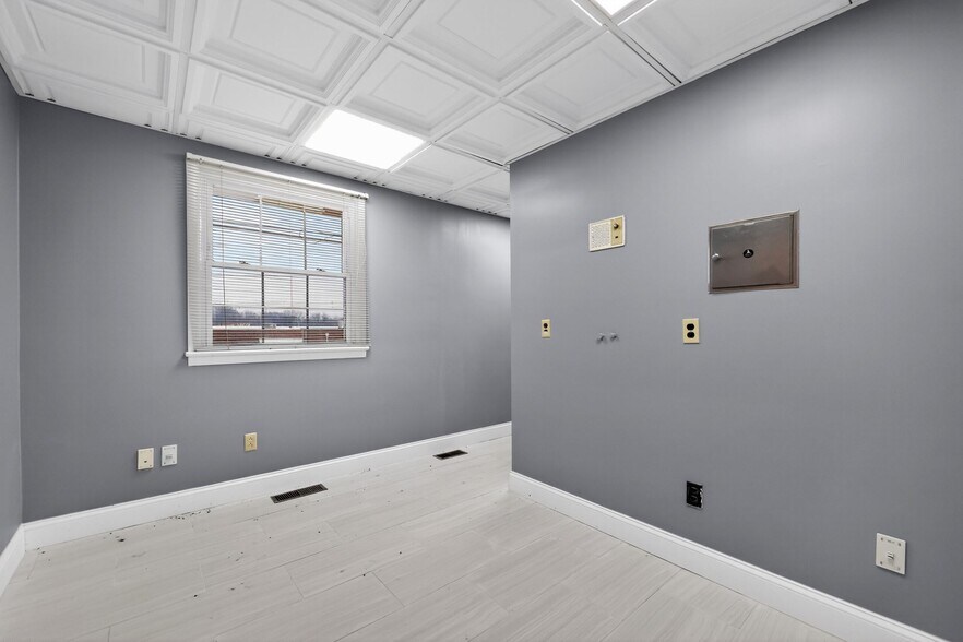 More Photos Of 1701 Wynwood Dr, Cinnaminson Medical For Sale