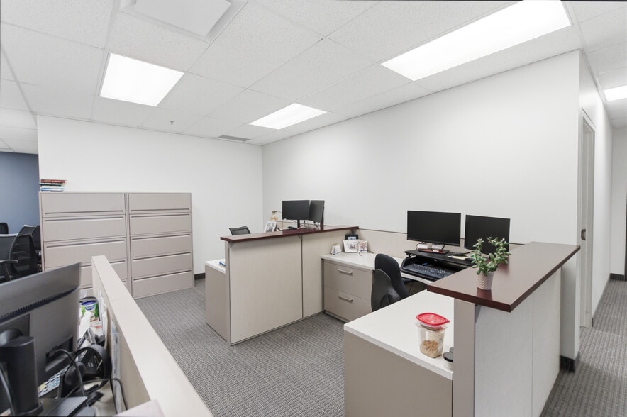 More Photos Of 17 King St E, Oshawa Storefront Retail Office For Lease