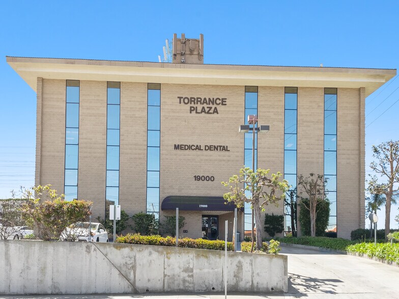 More Photos Of 19000 Hawthorne Blvd, Torrance Medical For Lease