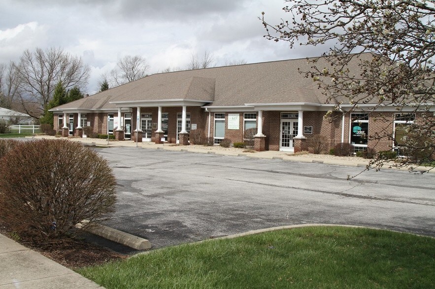 More Photos Of 1140 W Jefferson St, Franklin Medical For Lease