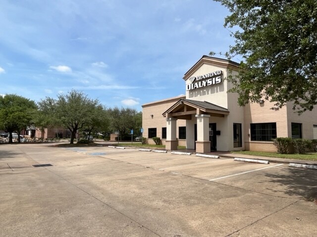 More Photos Of 5603 Highway 6, Missouri City Freestanding For Lease
