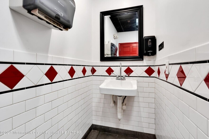 More Photos Of 231-263 Main St, Matawan Storefront For Sale