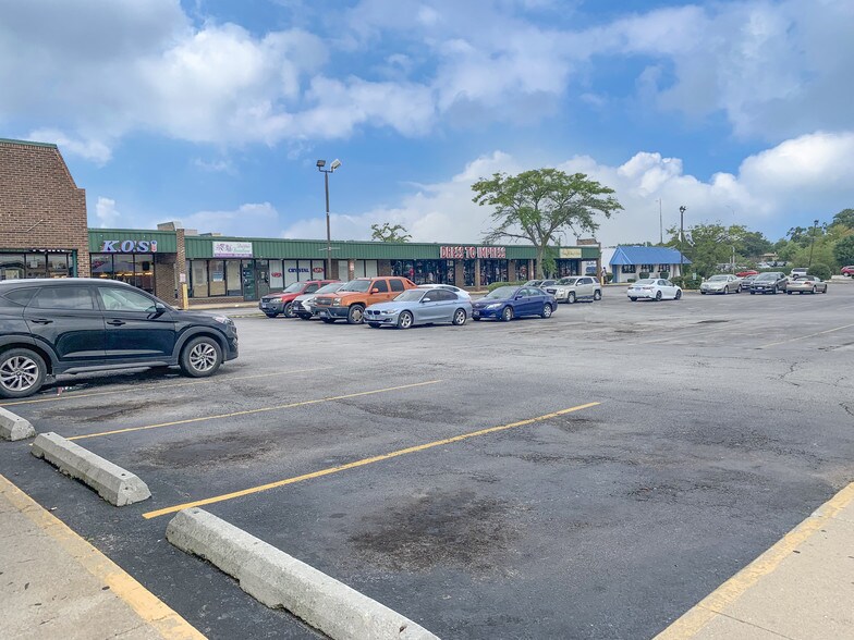 More Photos Of 4431-4457 W Lincoln Hwy, Matteson Storefront For Lease
