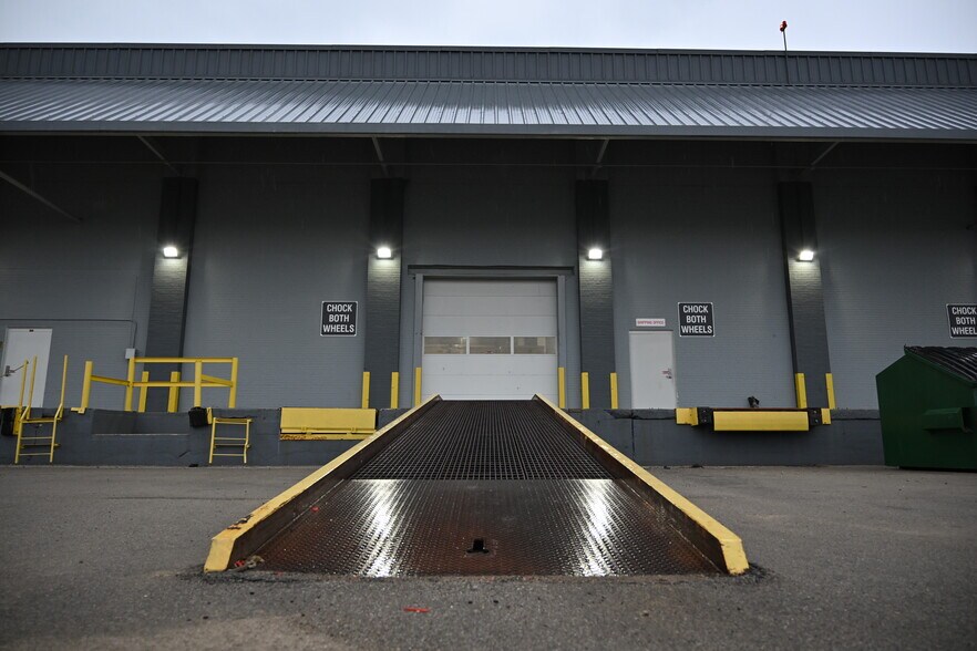 More Photos Of 1625 Saint George Rd, Evansville Manufacturing For Lease