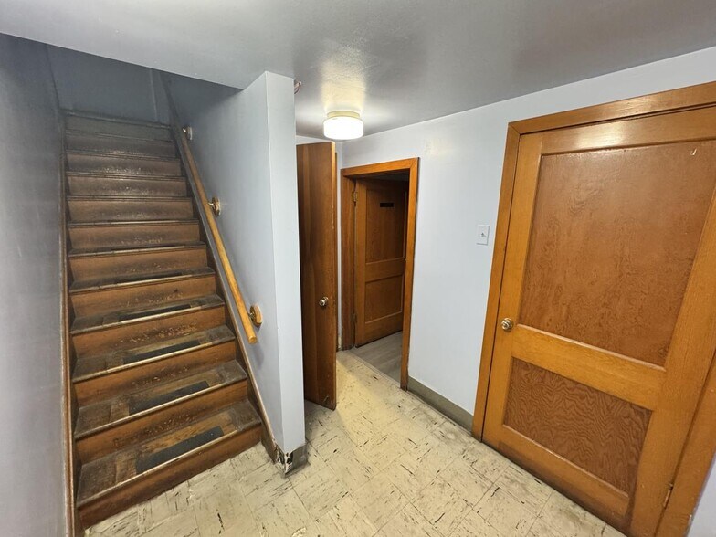 More Photos Of 506 Merchant St, Ambridge Bank For Sale