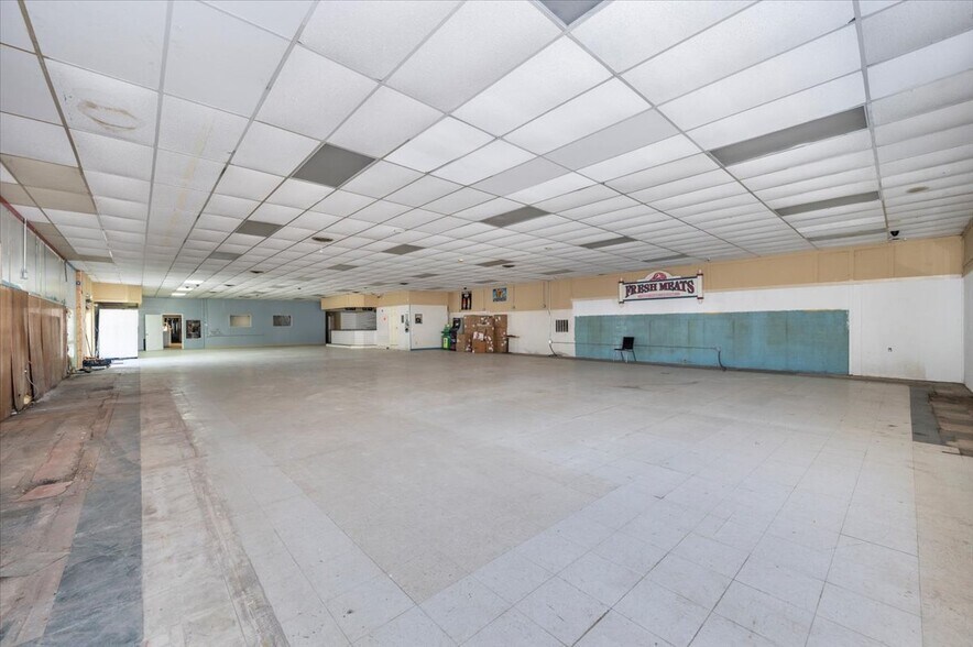 More Photos Of 100 W Main St, Fairfield Freestanding For Sale