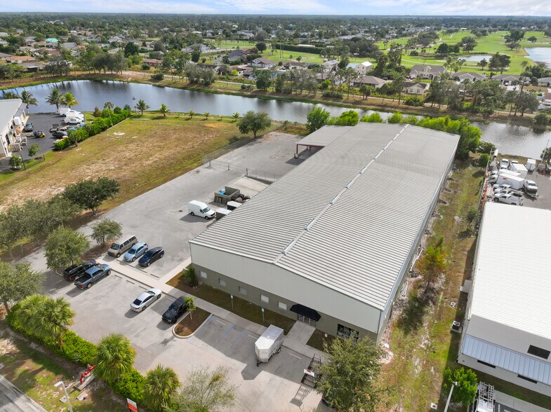 More Photos Of 7899 Drew Cir, Fort Myers Warehouse For Lease