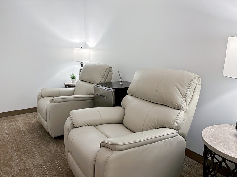 More Photos Of 11740 Katy Fwy, Houston Coworking Space