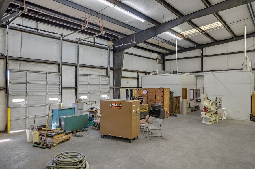 More Photos Of 53 Commerce Ave, Clinton Truck Terminal For Sale