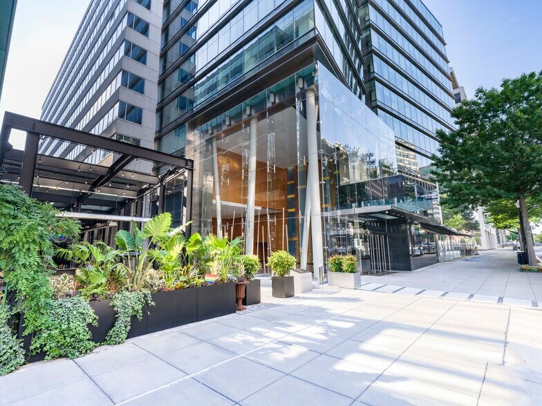 More Photos Of 1152 15th St NW, Washington Office For Lease