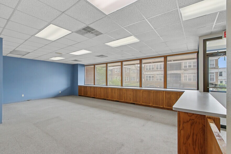 More Photos Of 115 E Conant St, Portage Office For Sale