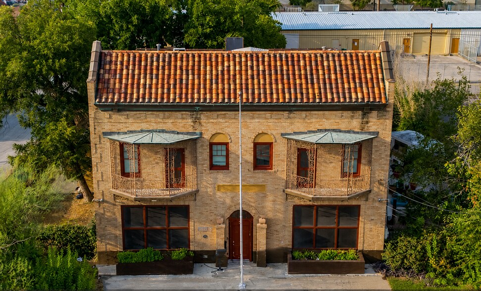 Primary Photo Of 2323 Buena Vista St, San Antonio Freestanding For Sale