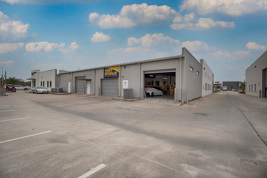 More Photos Of 145 Magellan Cir, Webster Light Distribution For Sale