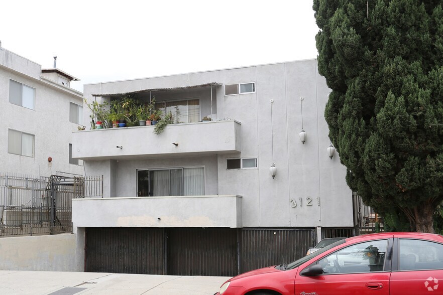 More Photos Of 3121 S Canfield Ave, Los Angeles Apartments For Sale