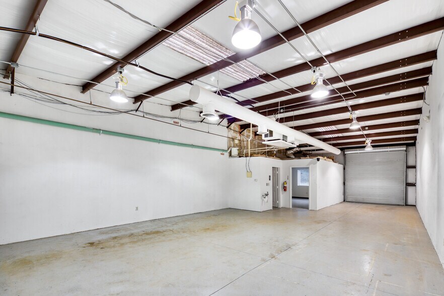 More Photos Of 2427 Hilton Way, Gainesville Warehouse For Lease