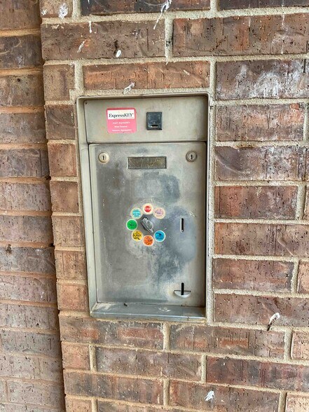 More Photos Of 600 Opal Ave, Clinton Carwash For Sale