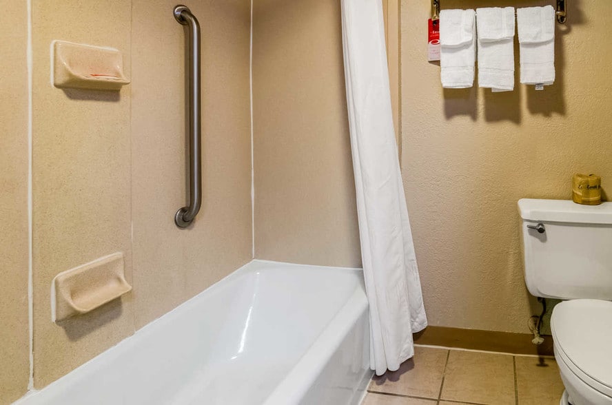 More Photos Of 1710 Main St, Winfield Hotel For Sale