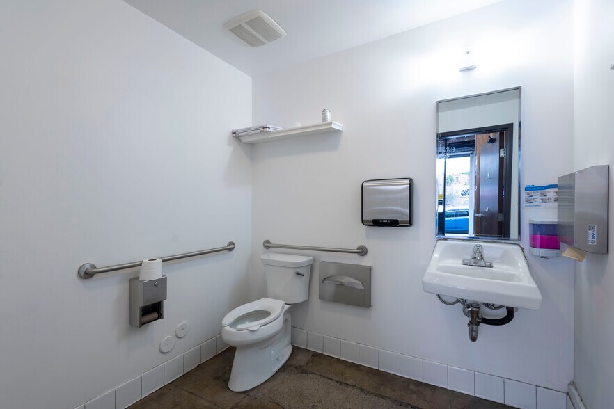 More Photos Of 3524-3536 W Sunset Blvd, Los Angeles Storefront For Lease