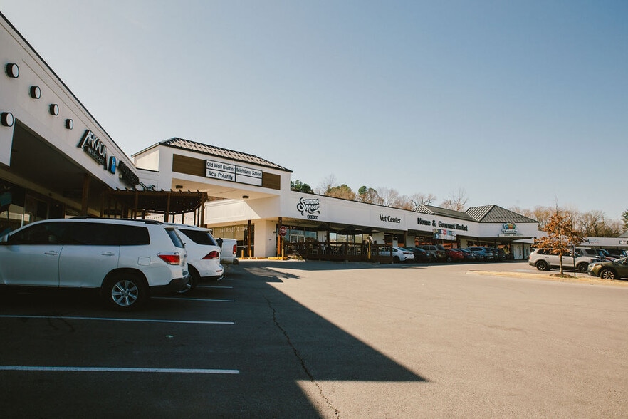 More Photos Of 1320-1554 N College Ave, Fayetteville Unknown For Lease