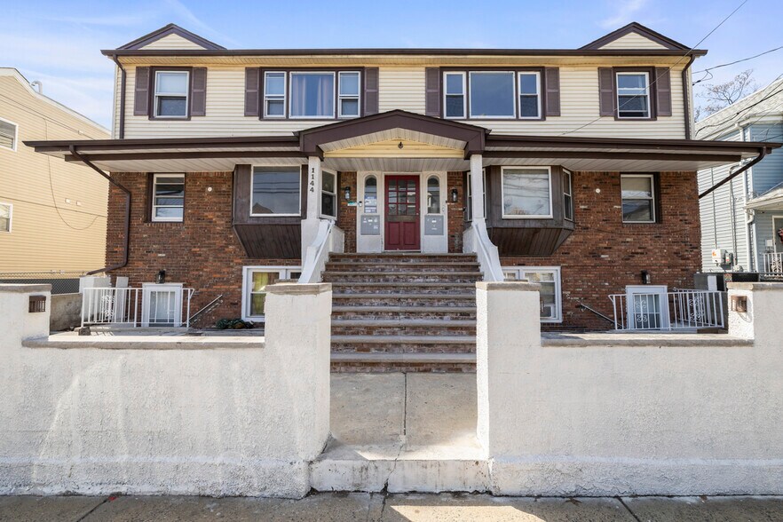 Primary Photo Of 1144 Mary St, Elizabeth Apartments For Sale