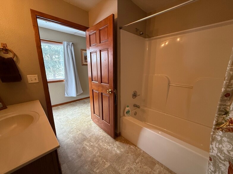 More Photos Of 204 S Mill St, Albany Apartments For Sale