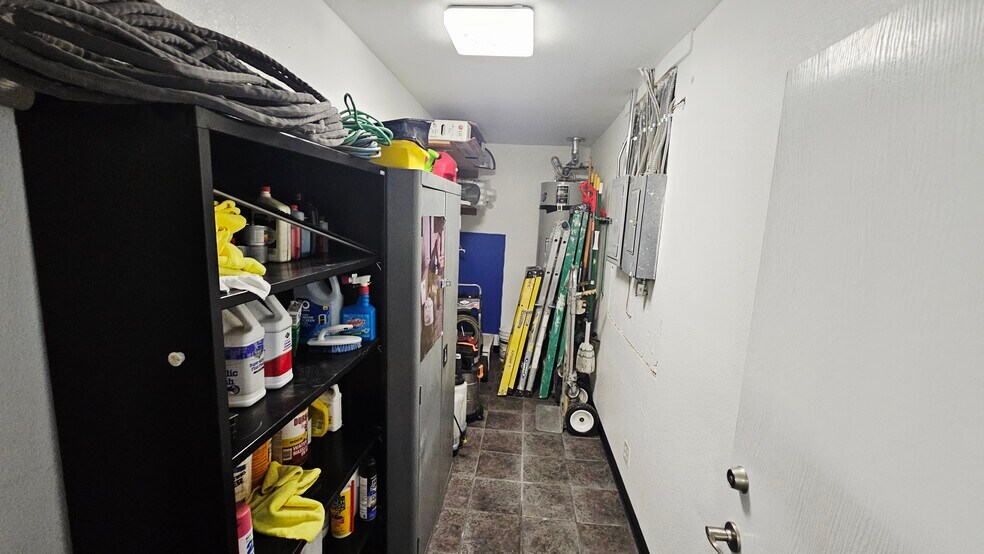 More Photos Of 306-308 Roberts Ln, Bakersfield Storefront Retail Residential For Sale