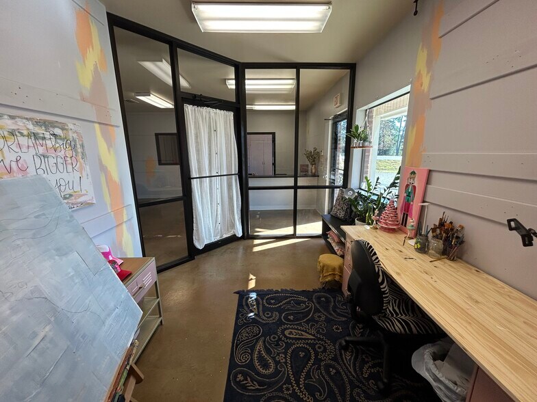 More Photos Of 140 AN County Road 140, Palestine Flex For Sale