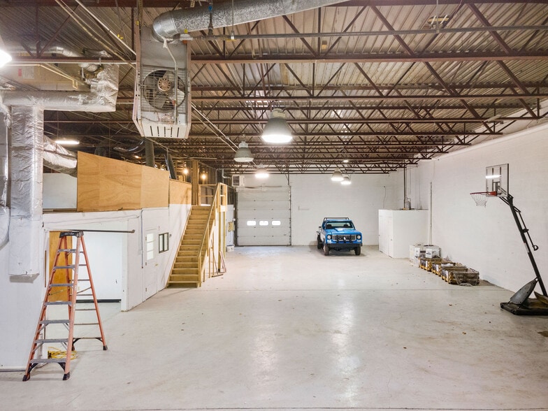 More Photos Of 104 N Duane Ave, Endicott Industrial For Lease