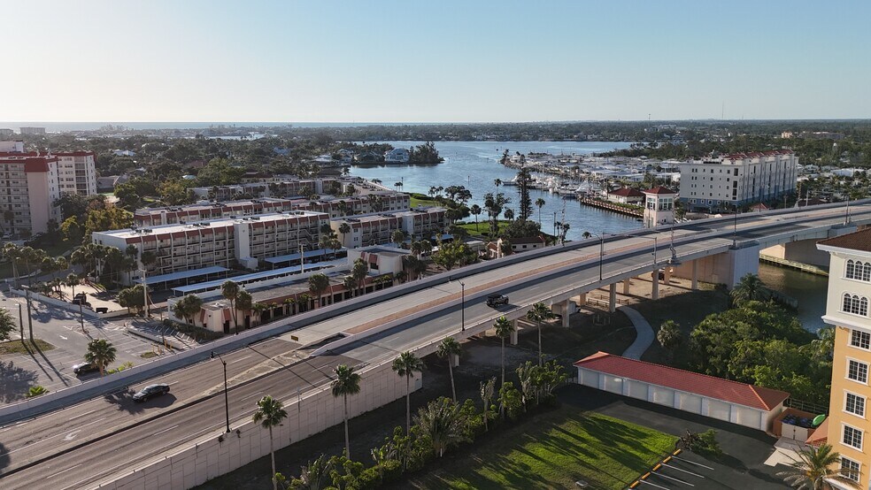 More Photos Of 127 Tampa Ave E, Venice Storefront Retail Office For Sale