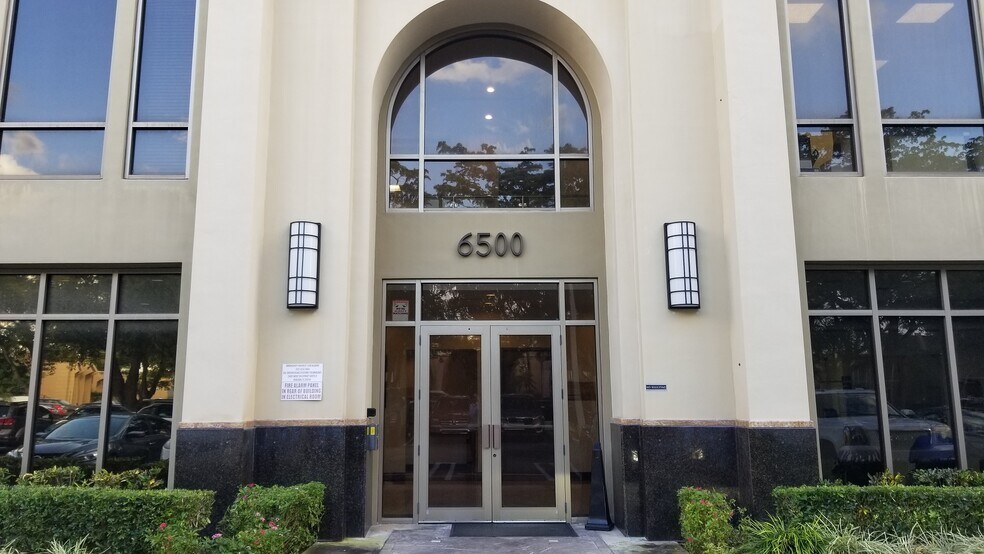More Photos Of 6500 Cow Pen Rd, Miami Lakes Office For Lease