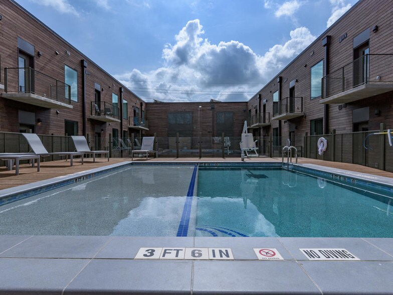 More Photos Of 1800 E 4th St, Austin Multifamily For Sale