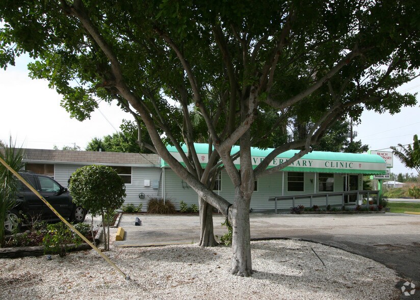 More Photos Of 4404 124th St Ct, Bradenton Medical For Sale