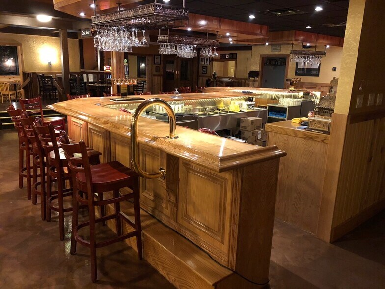 More Photos Of 9638 W National Ave, West Allis Restaurant For Lease