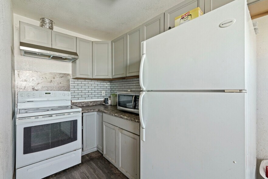 More Photos Of 104 E Lodi Ave, Lodi Storefront Retail Office For Sale